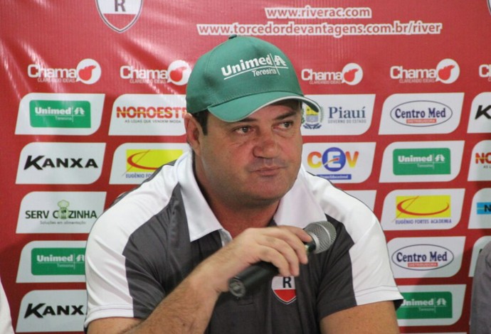 Série C: Após reunião, elenco do River encerra greve e Vica não é mais técnico