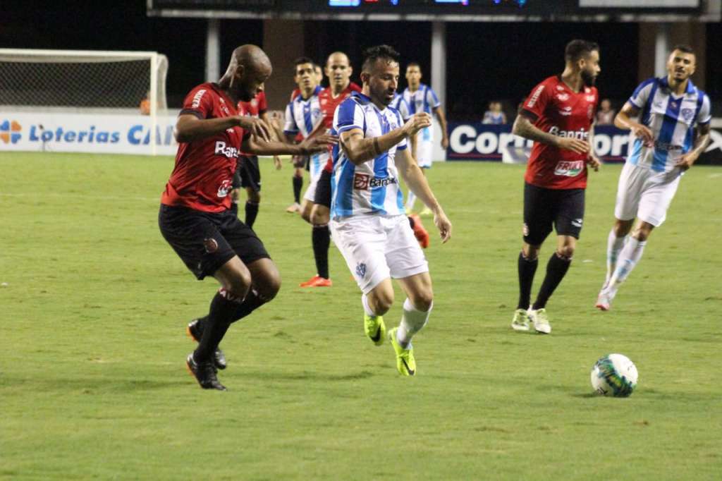 O resultado de empate foi ruim para os dois times na sequência da Série B (Foto: Jonathan Silva / GEB).