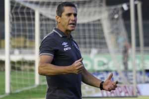 Série B: Aliviado com vitória, Jorginho exalta 'doação' de jogadores do Vasco