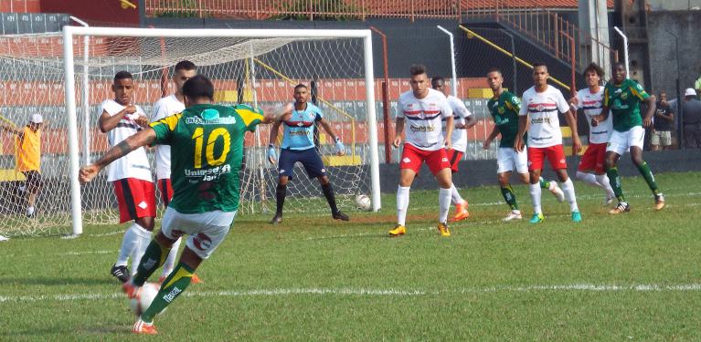 XV de Jaú foi até Santa Cruz do Rio Pardo e derrubou o melhor time da competição. Foto: Tiago Pavani