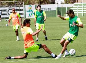 Série B: Goiás pode perder a dupla de ataque para enfrentar o Vasco