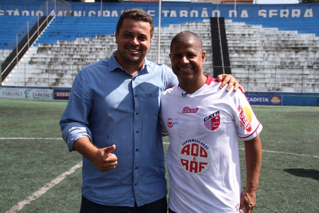 Presidente do Taboão da Serra, Anderson Nóbrega (esq) reclama de Cristóvão Borges (Foto: Divulgação)