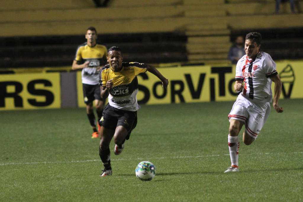 Tigre não toma conhecimento e arrasa o Rubrão