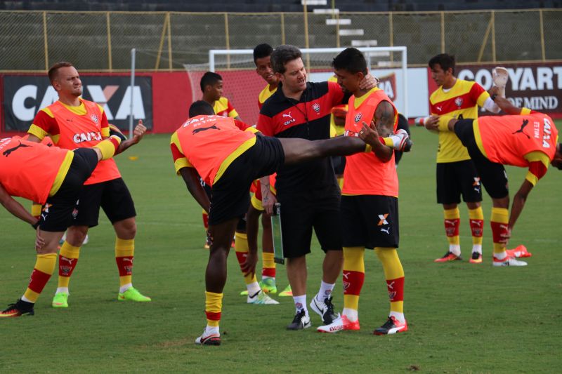 “Estou aqui porque acredito”, diz Argel, novo técnico do Vitória