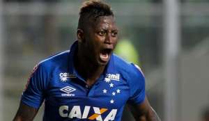 Após chamar Cruzeiro de m.., Riascos rescinde e acerta com clube Turco