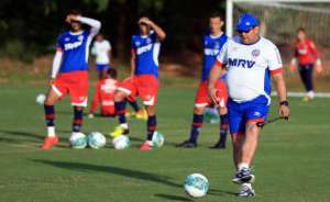 Série B: Moisés volta de suspensão e Guto Ferreira acerta o Bahia