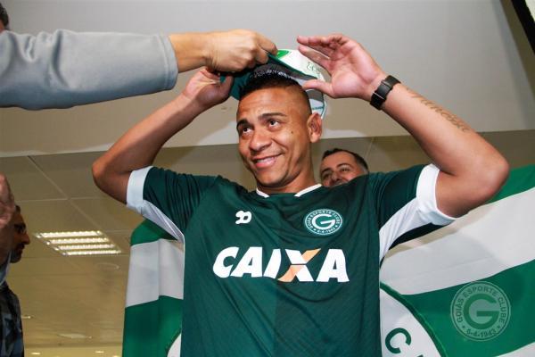 Com uma lesão no joelho, Walter vai ficar oito semanas longe dos gramados