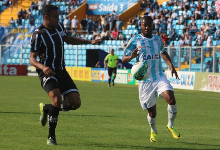 Bragantino não segurou o Avaí, que engatou sua terceira vitória seguida. Foto: Frederico Tadeu. AVAI FC