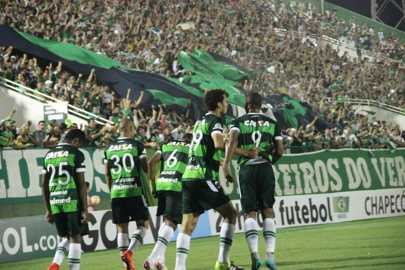 Embalada, Chapecoense mira 3ª vitória seguida para encostar no G4
