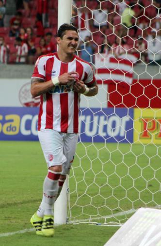 Vinícius em sábado inspirado na Arena fez três gols 