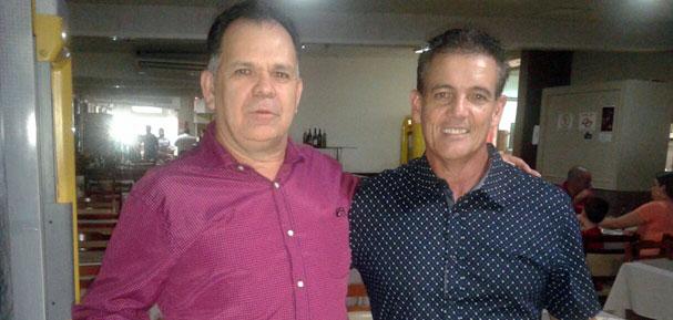 Paulo Roberto Santos ao lado de Dadá, proprietário da Pizzaria Monte Cristo, a Pizzaria do Dadá - Divulgação