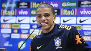 Eliminatórias: Tite corta lesionado Douglas Costa e convoca Taison para a seleção