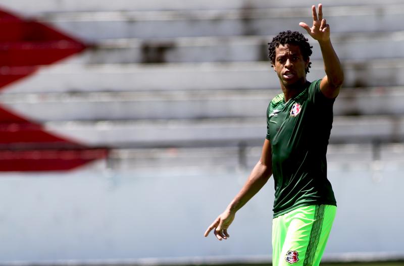 Após Santos, Botafogo tenta tirar atacante Keno do Santa Cruz