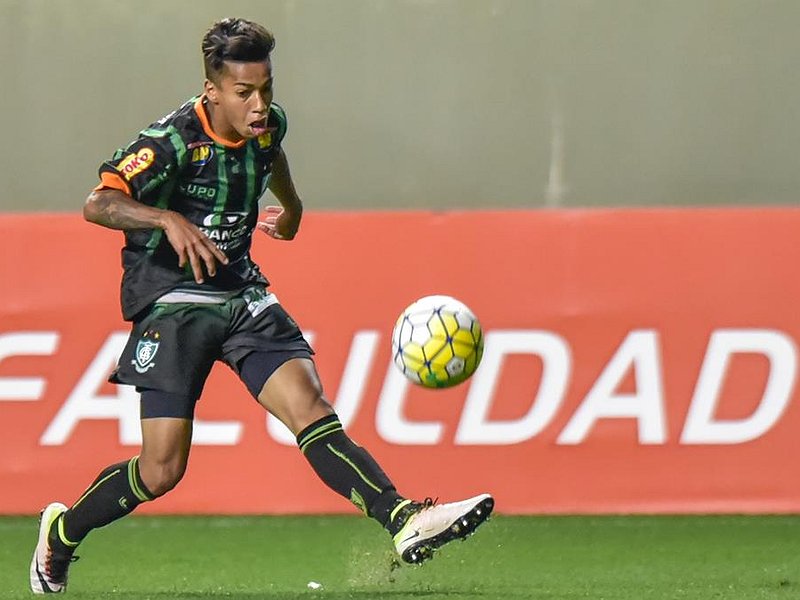 Matheusinho convoca torcida do América-MG para duelo contra o Botafogo