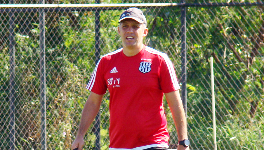 Após eliminação da Ponte na Copa do Brasil, Eduardo Baptista nega acerto com o Corinthians