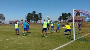 Série B: Paraná perde zagueiro, mas Martelotte tem volta de suspensos