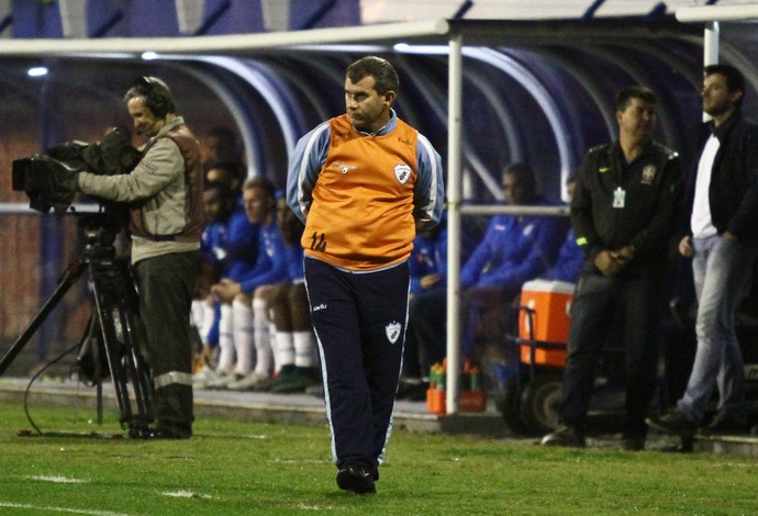 O técnico Cláudio Tencati viajou para Goiânia com apenas uma dúvida no Londrina - Jamira Furlani/Avaí FC