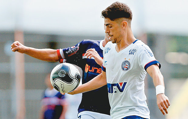 Luisinho perdeu espaço com a mudança na comissão técnica e deixou o Bahia