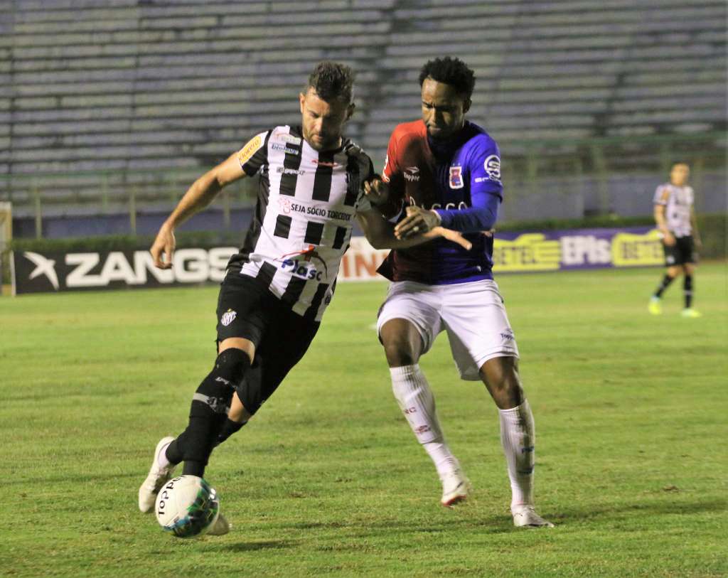 O atacante Giancarlo conseguiu efeito suspensivo e reforça o Tupi