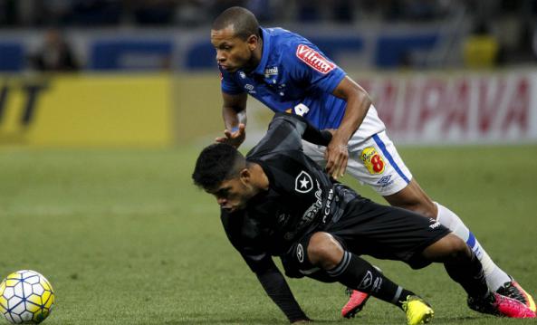 Cruzeiro venceu duas vezes o Botafogo-RJ nas oitavas