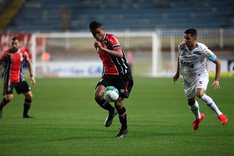 Joinville perde mais uma e se complica na Série B