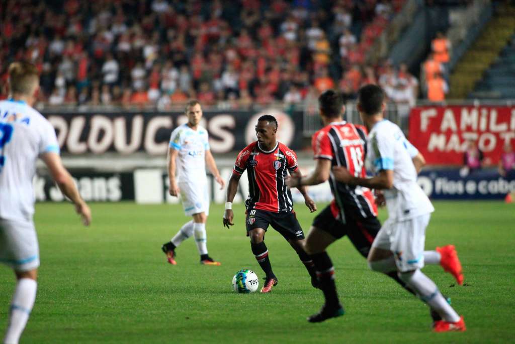Avaí derrota Joinville e entra no G4 da Série B