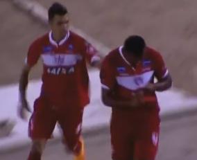 Zé Carlos marcou os dois gols do CRB contra o Bahia 