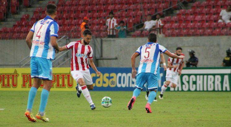 Marco Antonio comando o meio campo do Náutico. (Foto: Léo Lemos/Náutico)