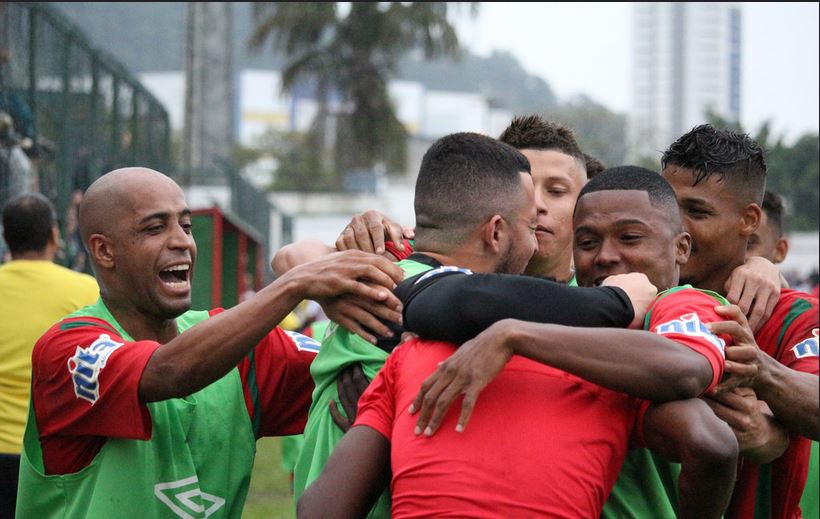Lino marcou o gol que garantiu a classificação da Briosa (Foto: Douglas Teixeira/Futebol Santista)
