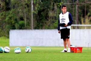 Série B: Sem Jael, Ramon Menezes barra jogadores e escala o Joinville