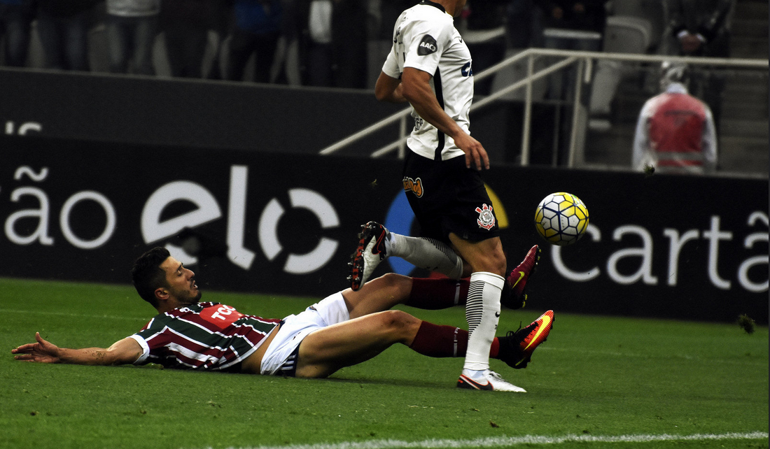 Após expulsão, meia do Fluminense atua pelo Brasileirão e levanta dúvidas