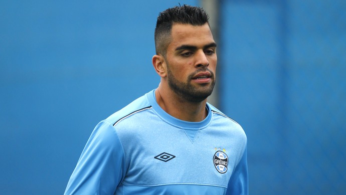 Maicon sofre nova lesão e desfalca o Grêmio nos próximos jogos