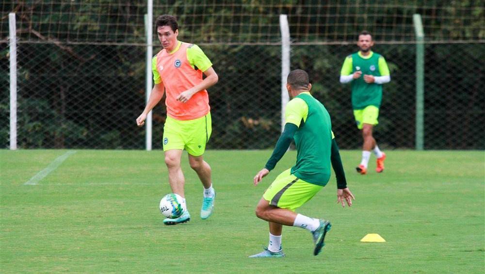 Cléo pede atenção do Goiás contra o Paraná no Serra Dourada