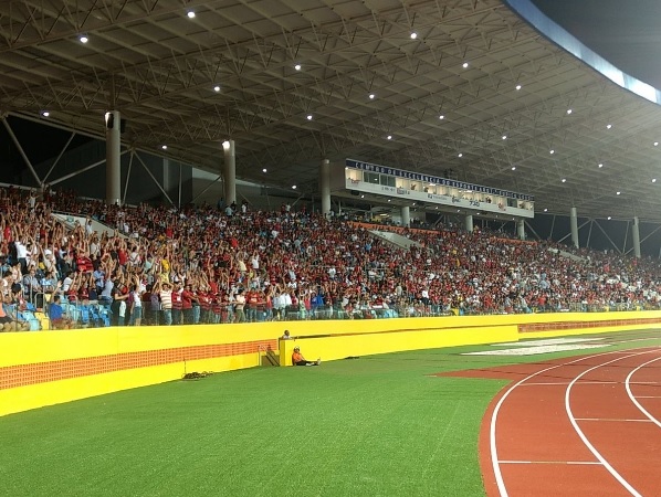 Casa cheia no estádio Olímpico Pedro Ludovico para o empate do Atlético-GO com o Joinville - HTE Sports