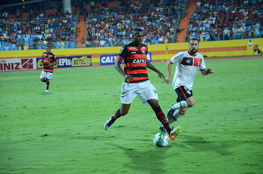 Vencendo até o último minuto, o Dragão deixou a vitória escapar e ficou no empate contra o Joinville. Foto: Atl. Goianiense Oficial
