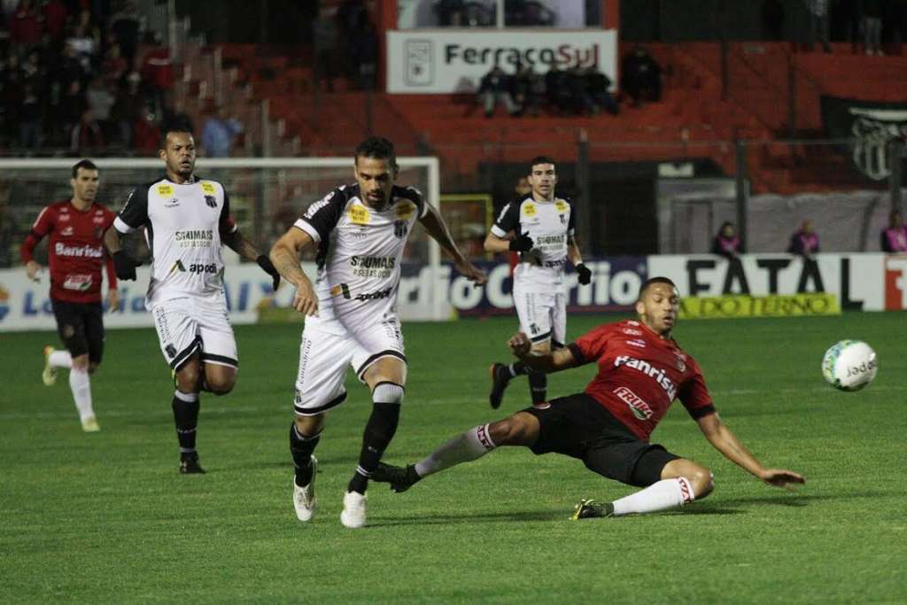 Para o treinador, Ceará fez uma boa partida em Pelotas e merecia pelo menos o empate