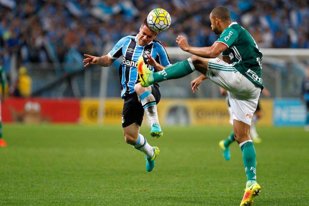 Grêmio e Palmeiras protagonizaram um duelo pegado