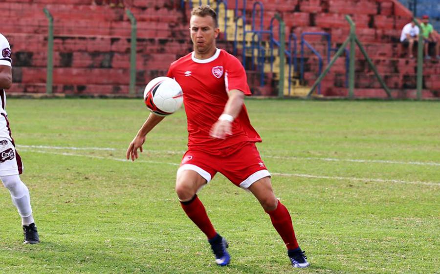 Júlio César é uma das referências do time de Porto Feliz (Foto: Divulgação/Desportivo Brasil)