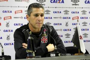 Jorginho aposta que Vasco garantirá acesso com mais três vitórias na Série B