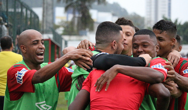 Lucas Lino fez o gol do acesso lusitano (Foto: Douglas Teixeira)