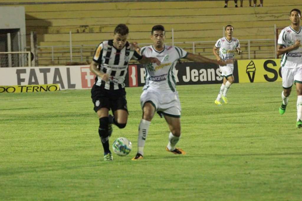 Luverdense aproveita últimos minutos para bater em casa o Tupi. Foto: Diogo Carvalho