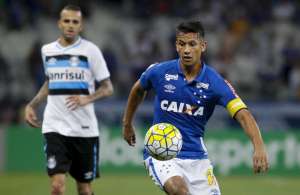 Henrique minimiza fraco futebol do Cruzeiro: 'O importante é que vencemos'