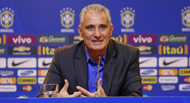 Tite e sua comissão técnica desembarcaram em Natal sem recepção