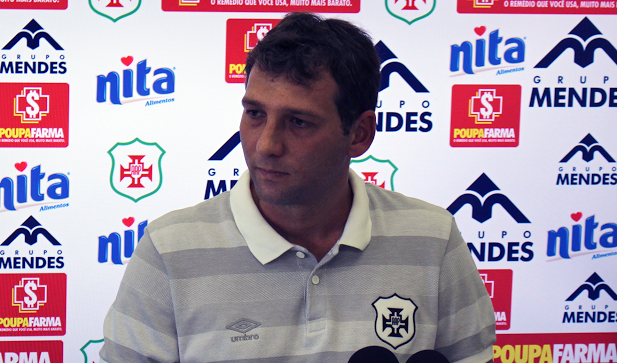 Ricardo Costa comemora vantagem da Portuguesa Santista na final da Segunda Divisão Paulista