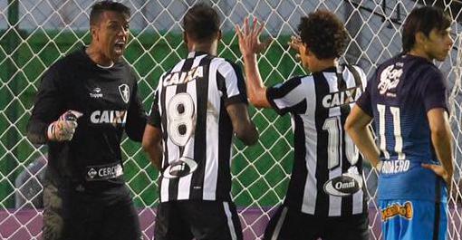 Sidão defendeu pênalti e o Botafogo não perdoou o Timão