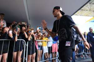 Eliminatórias: Torcida faz festa até para terceiro goleiro da seleção em Natal