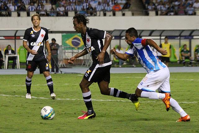 Vasco tropeça no Paysandu e deixa liderança da Série B