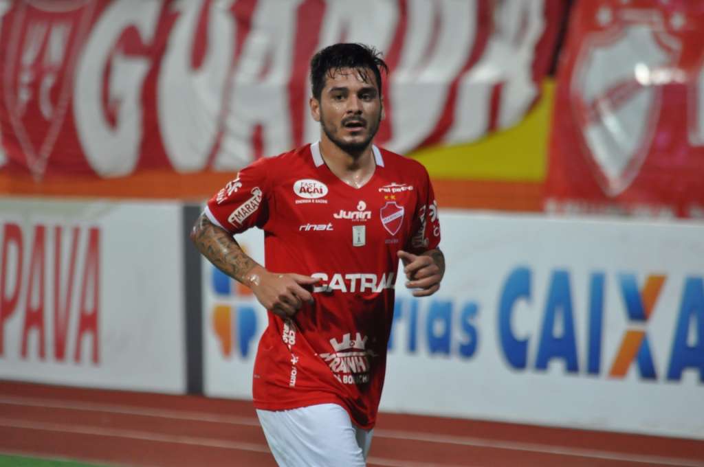 O atacante Joãozinho (foto) fez o gol do jogo e deu a vitória para o Tigre goiano. Foto: Douglas Monteiro