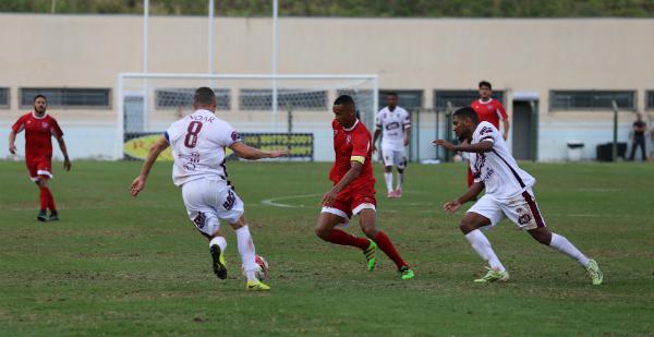 Deda comanda o meio-campo do Desportivo Brasil (Foto: Divulgação/Desportivo Brasil)