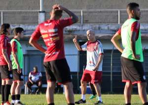 Série B: Após nova derrota, Ricardinho lamenta falta de atenção no Tupi